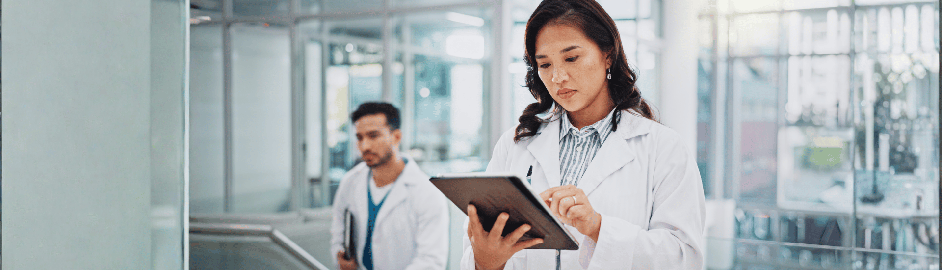 Vejas as principais tendências de IA na indústria farmacêutica.