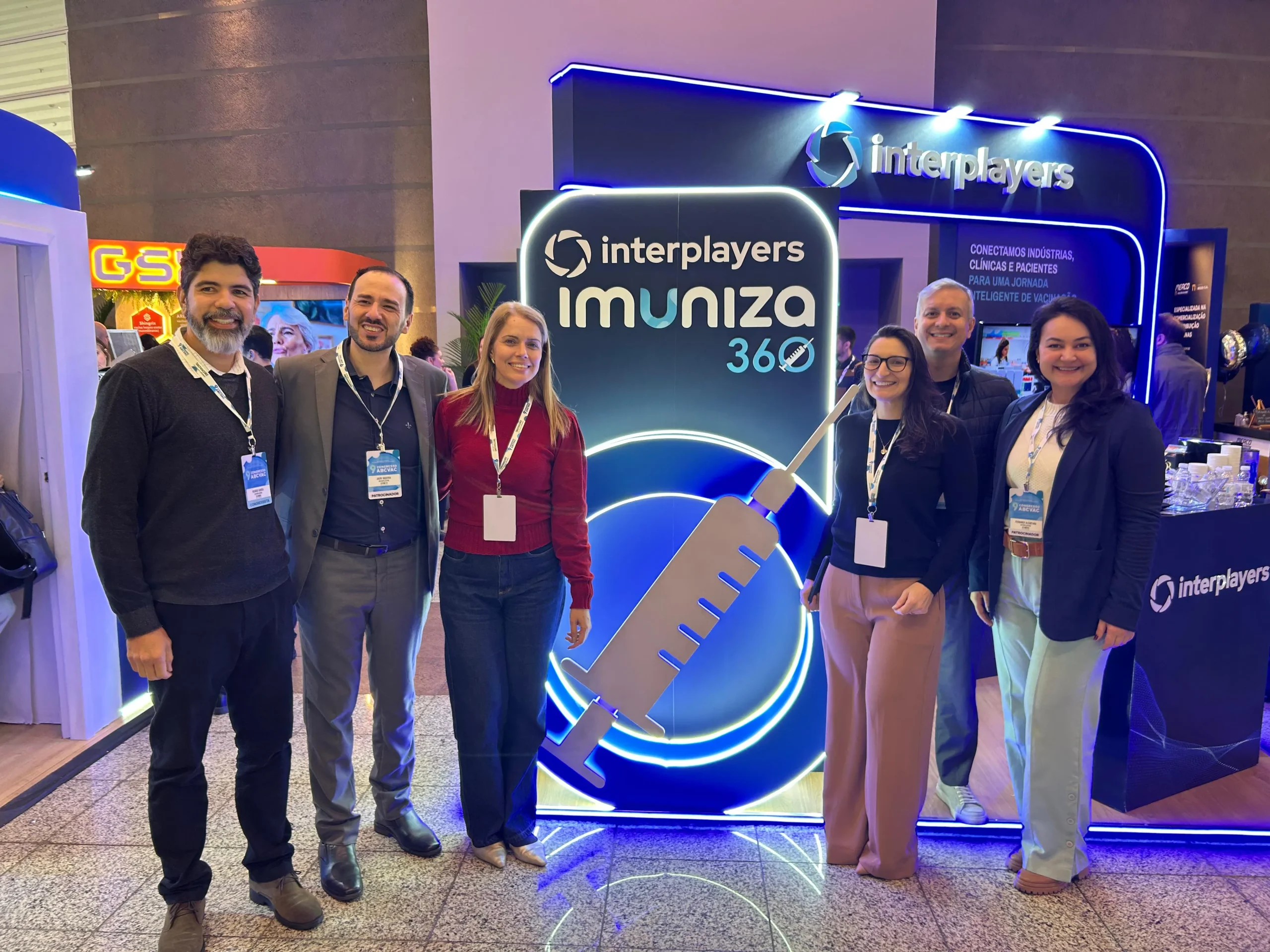 Foto da equipe da Interplayers durante o 9º Congresso ABCVAC, no qual foi apresentado o Imuniza360