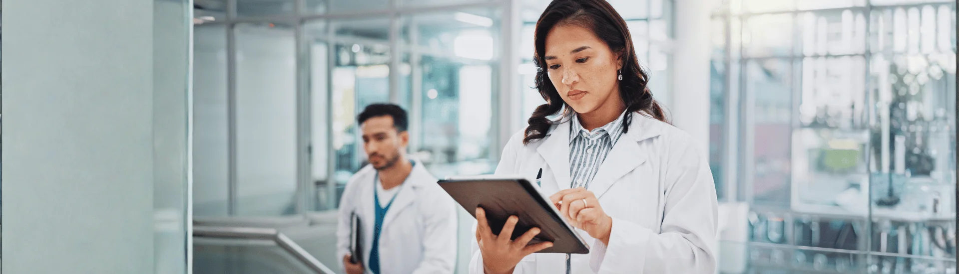 Vejas as principais tendências de IA na indústria farmacêutica.